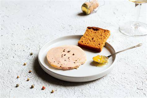 image foie gras et cercles de pain d’épices prêt à être montés