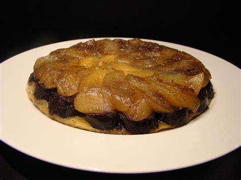 montage final: tatin de boudin noir avec pâte dorée et pommes