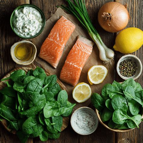 Planche avec divers ingrédients frais pour une recette