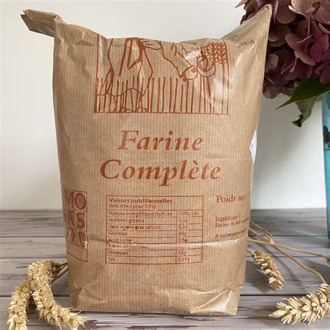 Présentation de différents sacs de farine de l'Abbaye d'Oelenberg