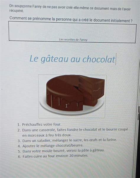 Morceaux de chocolat dans la pâte à gâteau