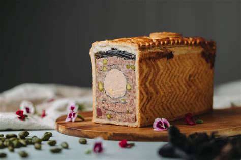 Diagramme montrant les différentes couches d'un pâté en croûte : pâte, farce, gelée