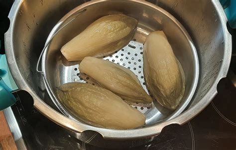 Illustration montrant la disposition des endives en cocotte et la technique d’enroulage
