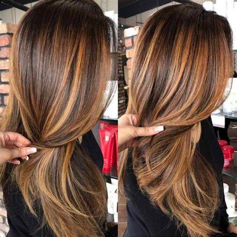 Image d’un nuancier caramel et miel avec balayage sur cheveux châtains et bruns