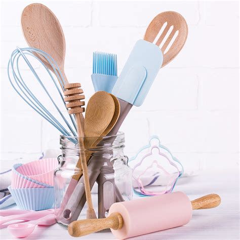 Composition de divers ustensiles et ingrédients de pâtisserie