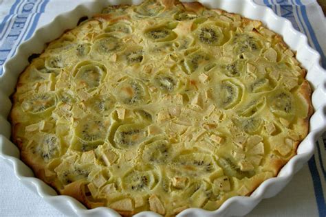 Garniture de clafoutis : dés de pommes, kiwis et framboises