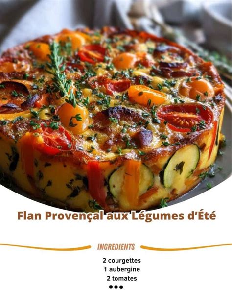 Flan d'aubergines coupé en dés, servi avec une sauce tomate fraîche