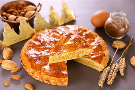 Galette des rois décorée avant cuisson