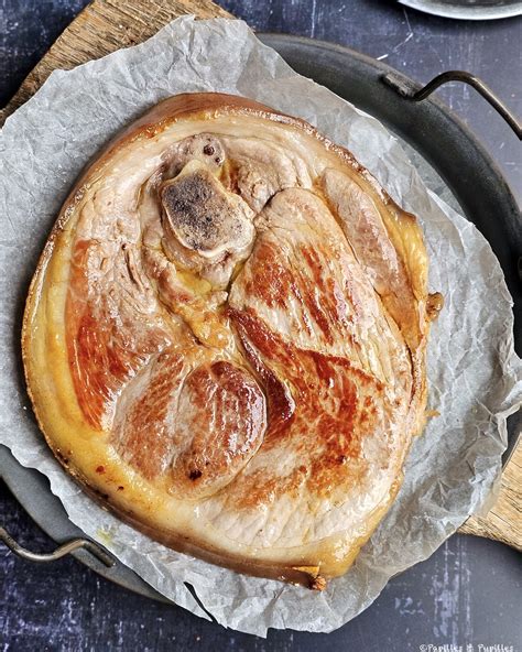 Rouelle de porc dorée au four avec des légumes