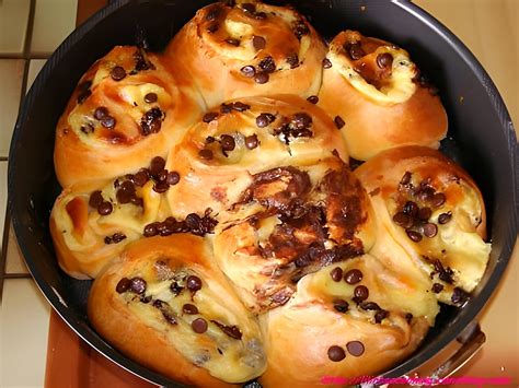 Chinois brioché à la crème pâtissière et pépites de chocolat