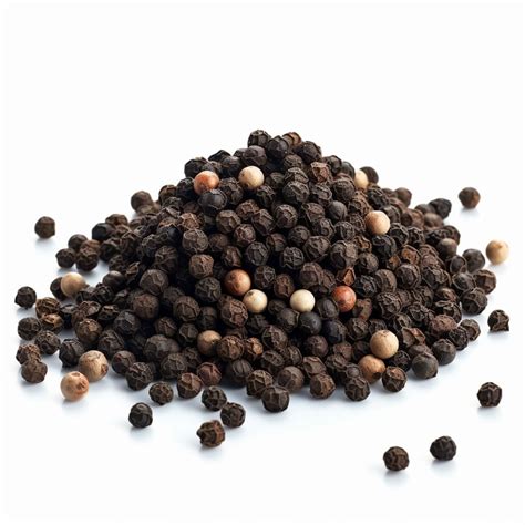 Étalage de différentes épices et grains de poivre