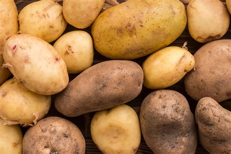 Pommes de terre crues et cuites