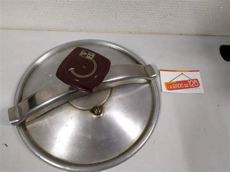 Pièces détachées d'une cocotte-minute SEB