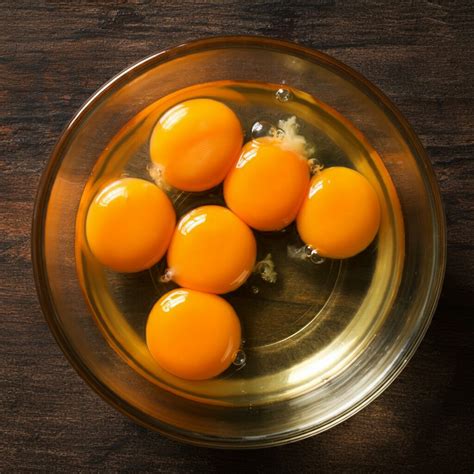 Schéma montrant le processus d'émulsion des jaunes d'œufs et du sucre