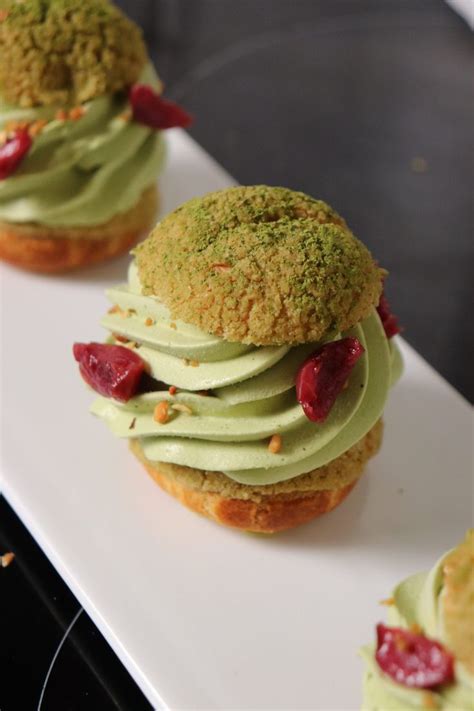 Choux garnis de craquelin avant cuisson