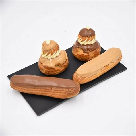 Assortiment de pâtisseries à base de pâte à choux