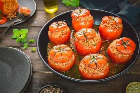 Tomates farcies colorées