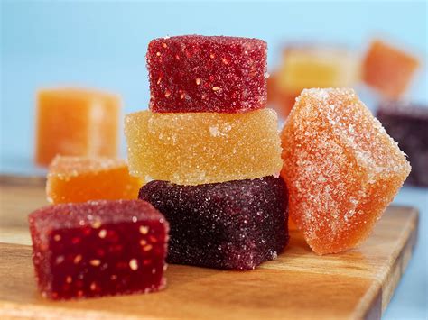 Variété de pâtes de fruits aux couleurs vives et aux formes variées