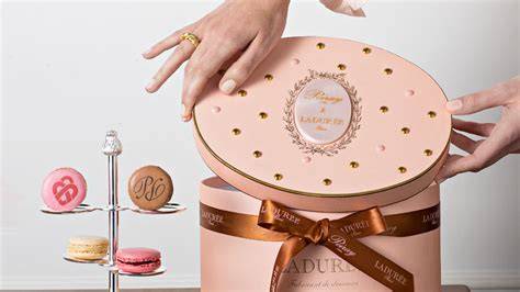 Infographie des boîtes Ladurée et de leurs thèmes