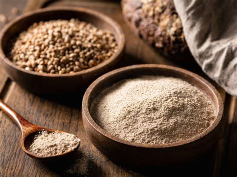 Grains de sarrasin entiers et farine de sarrasin