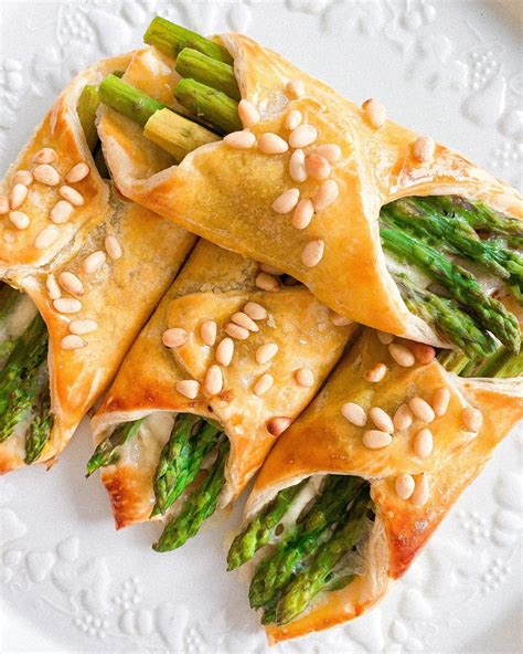 Feuilletés d'asperges vertes au fromage