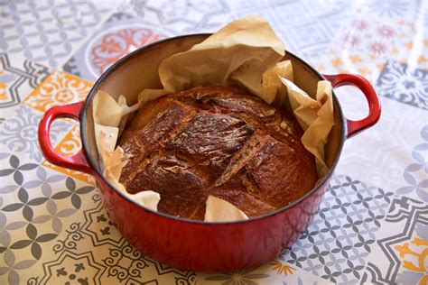 Pain cuit dans une cocotte Le Creuset
