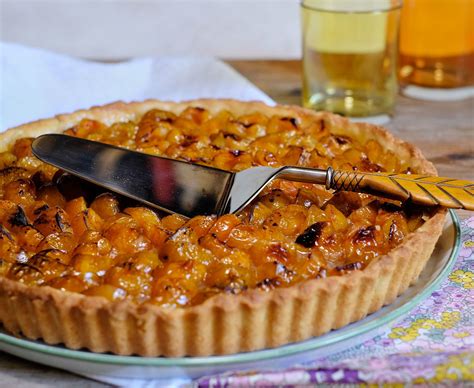 Tarte aux mirabelles et amandes sortie du four