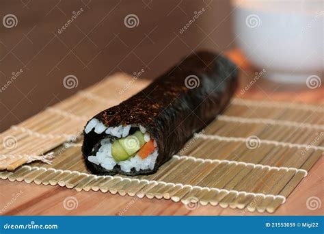 Préparation d'un rouleau de maki