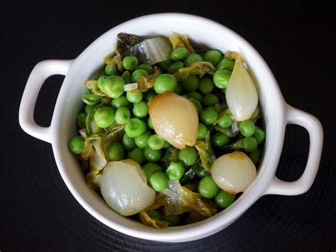 Petits pois à la française avec laitue