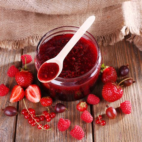 Assortiment de fruits rouges frais pour confiture