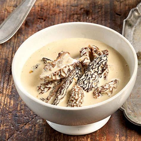 Préparation d'une sauce crémeuse aux morilles