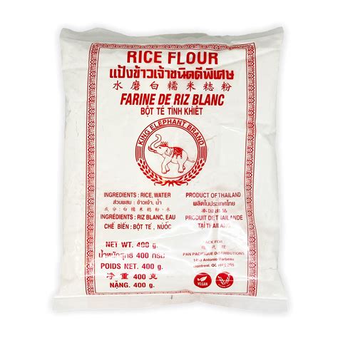 Bol rempli de farine de riz blanc