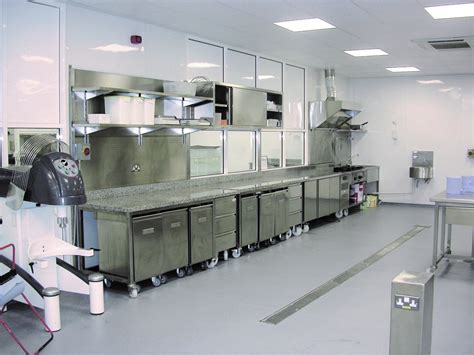 Laboratoire de pâtisserie professionnel avec étudiants