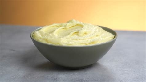 Bol du Thermomix rempli de purée de pommes