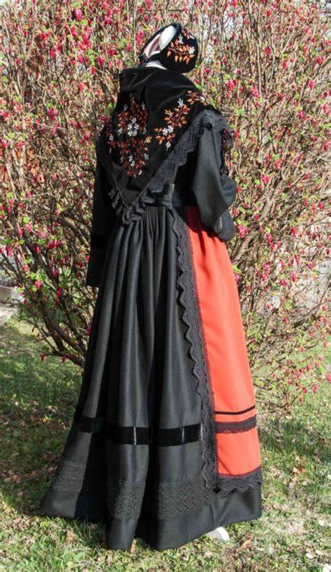 costume savoyard composants coiffe et châle