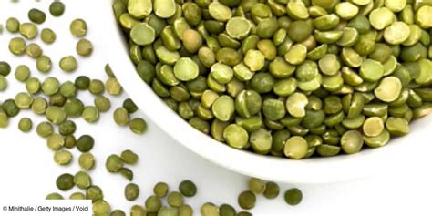 Une assiette de pois cassés cuisinés en dhal