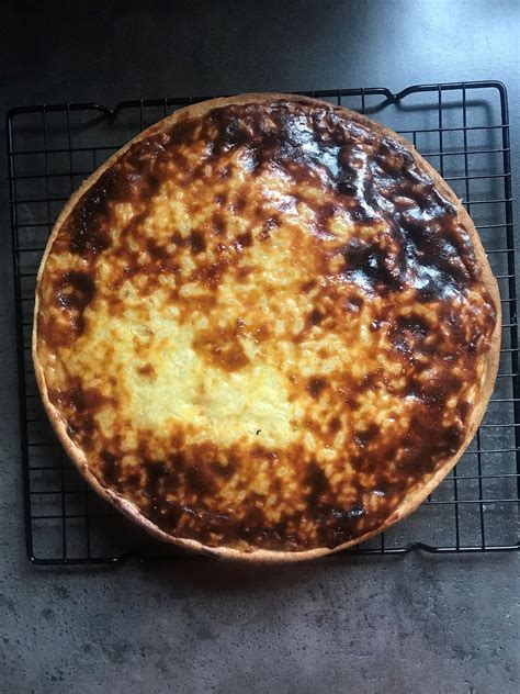 Tarte riz macaron dorée sortant du four