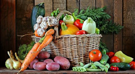 Panier de légumes frais et bio pour la préparation d'un plat