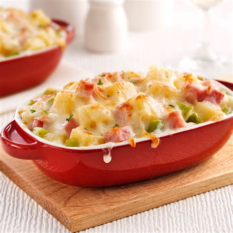 Gratin de tomates et jambon avec des cubes de pain de mie