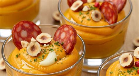 Verrines de potimarron avec une garniture de chorizo