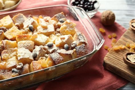 Fruits secs dans un plat allant au four