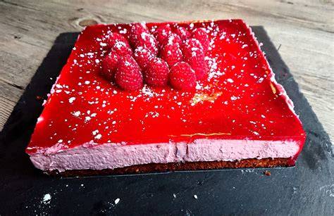 Nappage miroir framboise versé sur bavarois