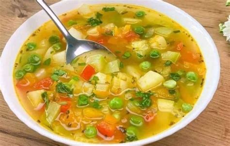 Plat de soupe de légumes