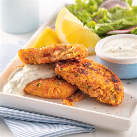 Croquettes de saumon et patate douce dorées à la poêle