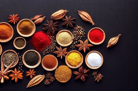 Assortiment d'épices : curcuma, cannelle, piment d'Espelette