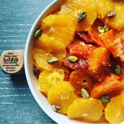 Oranges pelées à vif et coupées en rondelles