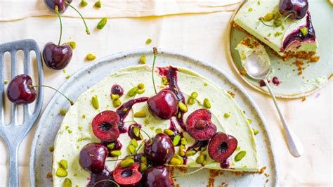 Cheesecake pistache-cerise noire
