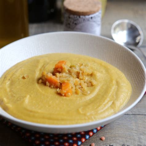 Bol de velouté de chou-fleur et lentilles corail