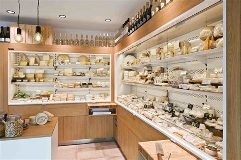 Vitrine d'une fromagerie artisanale