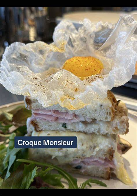 Schéma: chaîne de préparation croque-monsieur - pain, béchamel, jambon, gruyère, cuisson au four